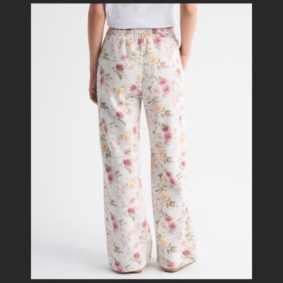 NWT ABERCROMBIE HIGH RISE WIDE LEG GREY SWEATPANTS FLORAL--SMALL--IN PACKAGING - Picture 2 of 7